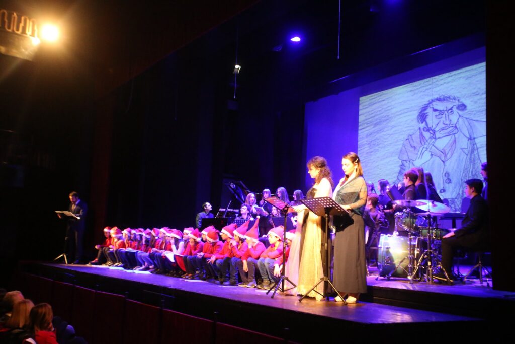 3.attori e bambini sul palco